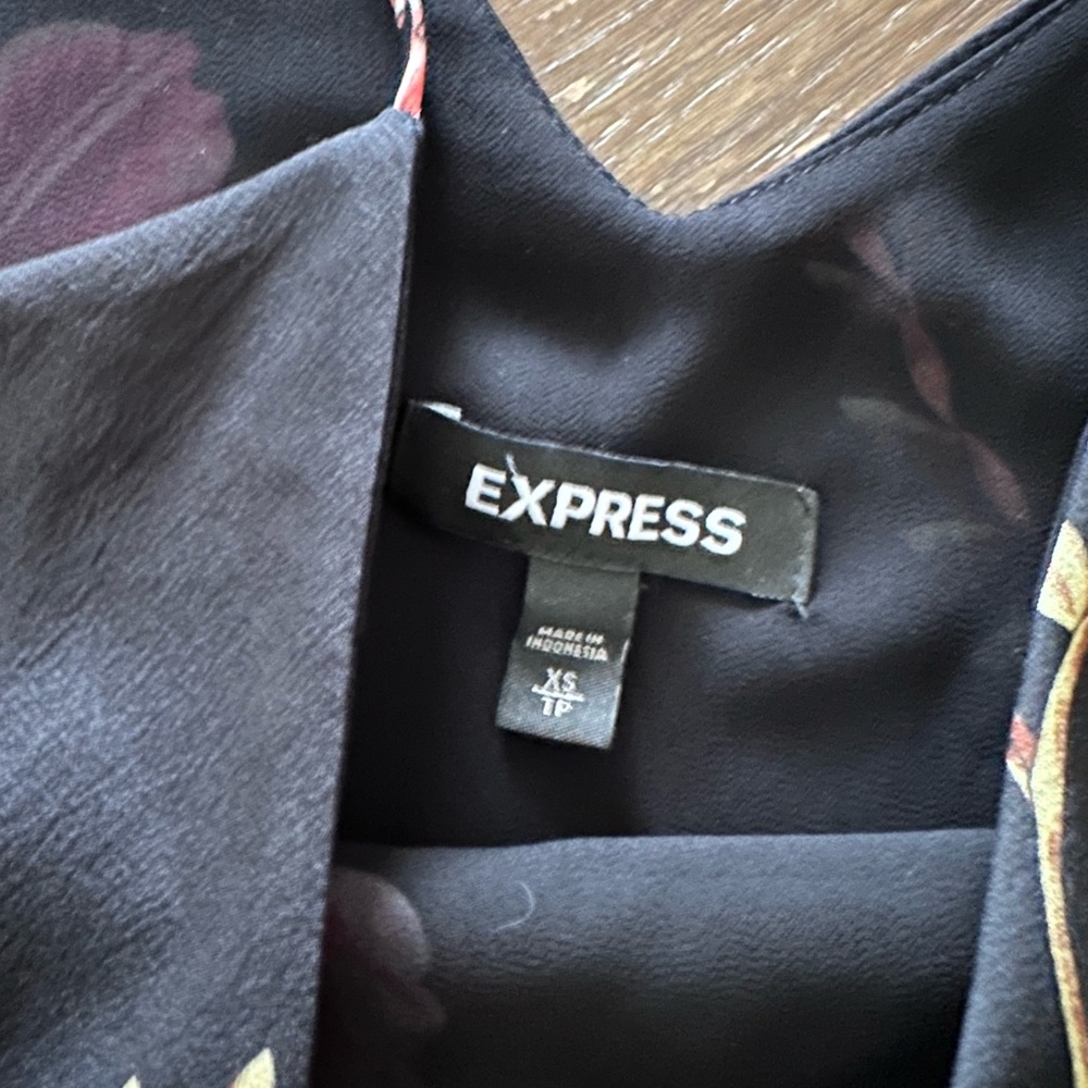 Express Floral Cami - Picture 2 of 2